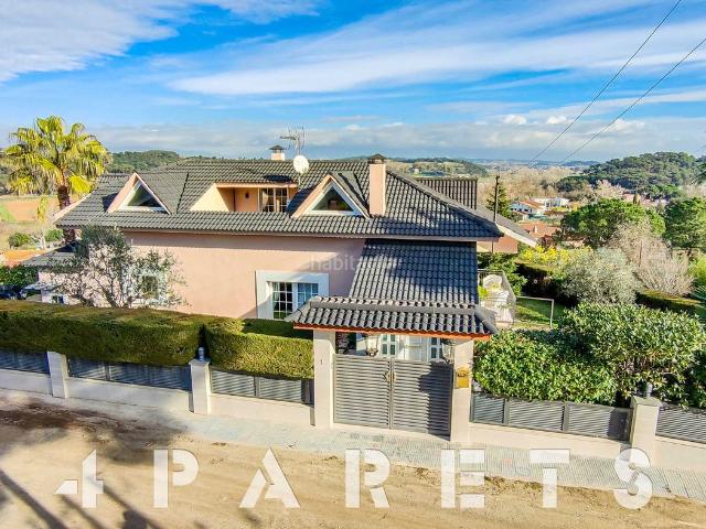 Casa en venta en Vilanova del Vallès. Sensacional casa de casi 400m2 sobre parcela de 958m2 situada en Vilanova del Vallès. Casas Vilanova del.