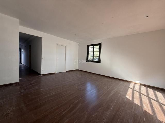 Casa en venta en Vilanova i la Geltrú, Fondo Somella Costa Dorada. Vivienda adosada con piscina privada. Casas Vilanova i la.