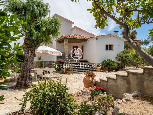Casa en venta en Vilanova i la Geltrú, L´Aragai Costa Dorada. Casa independiente con piscina y jardín en lAragai. Casas Vilanova i la.