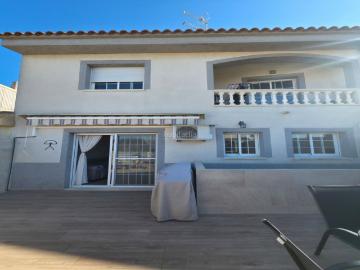 Casa en venta en Vilanova i la Geltrú, La Collada Sis Camins Costa Dorada. Cada renovada con terrazas y garaje en una zona tranquila de Vilanova. Casas Vilanova i la.