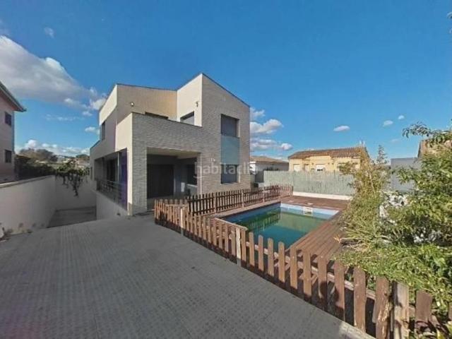 Casa en venta en Vilanova i la Geltrú, La Collada Sis Camins Costa Dorada. Gran casa con garaje y piscina. Casas Vilanova i la.