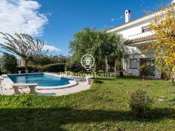 Casa en venta en Vilanova i la Geltrú, Santa Maria Costa Dorada. Casa independiente con jardín y piscina en Santa María. Casas Vilanova i la.