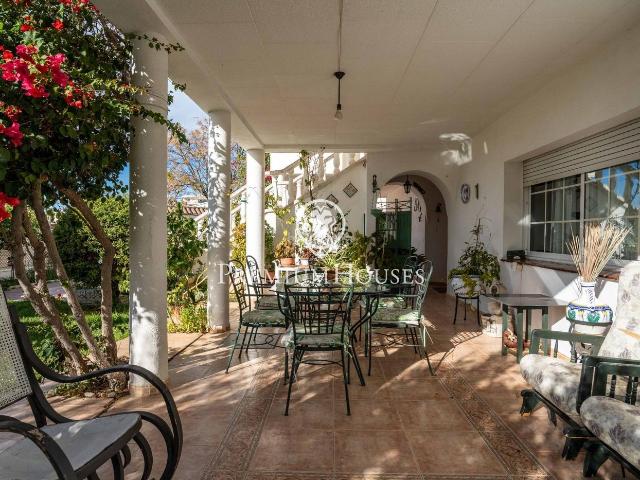 Casa en venta en Vilanova i la Geltrú, Santa Maria Costa Dorada. Casa independiente con jardín y piscina en Santa María. Casas Vilanova i la.