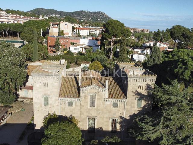 Casa en venta en Vilassar de Dalt. Conjunto residencial para proyecto o segregación. Casas Vilassar de.