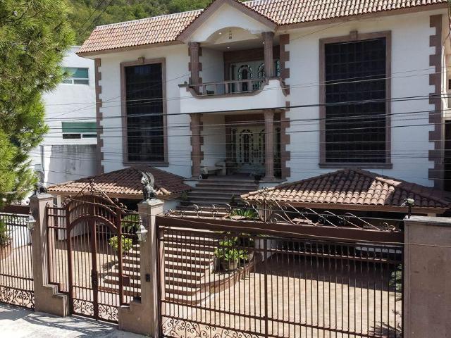 Casa en venta en Villa Monta?a