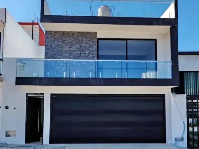 CASA EN VENTA Fracc. Villa de las Flores