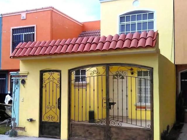 Casa en venta en Villa Fontana, San Pedro Tlaquepaque con 3 recámaras y cocina integral