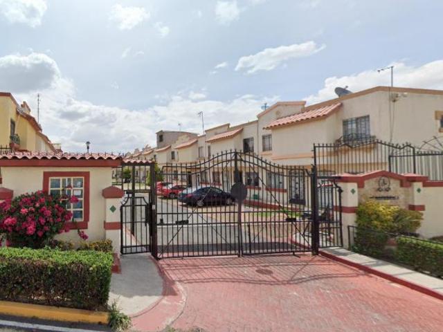 Casa en Venta en Villa Real, Tecámac, Edo. de México 2 Recámaras y Jardín