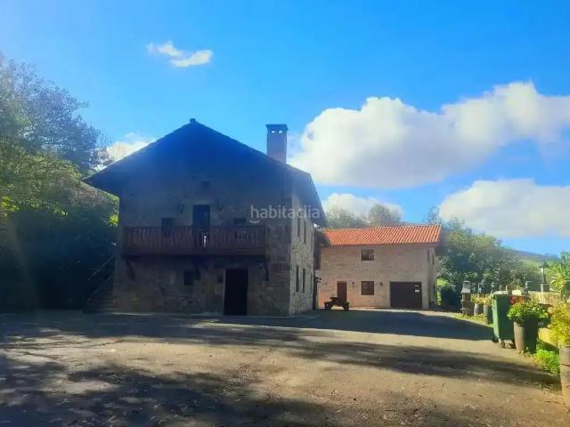 Casa en venta en Villacarriedo. Negocio turístico 2 casas rurales en Valles Pasiegos. Casas.