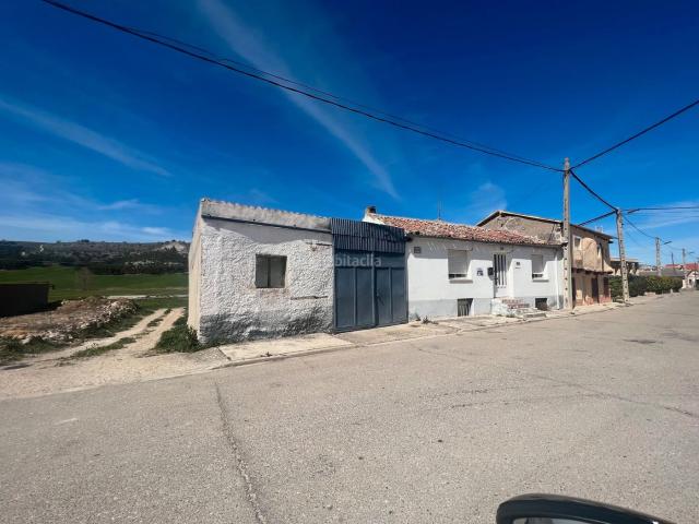 Casa en venta en Villabáñez. Panaderos Valladolid Inmobiliaria. Casa de pueblo con patio, en venta en Villabañez. Casas.