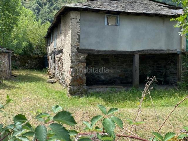 Casa en venta en Villablino. Casa rústica en pueblo de montaña, con buenas vistas y terreno. Casas.