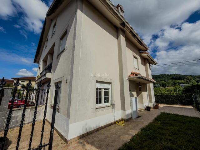 Casa pareada en venta en Villaescusa. Amplio pareado en urbanización privada junto a Santander y Cabárceno. Casas pareadas.