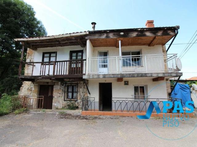 Casa en venta en Villafufre. Casa pareada en precioso entorno natural de Vega de Villafufre. Casas.