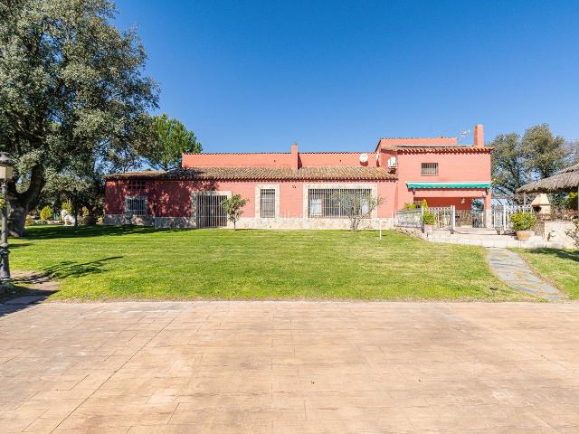 Casa en venta en Villanueva de la Cañada, Raya del Palancar Guadamonte. Villa multifamiliar en Guadamonte. Casas Villanueva de la.