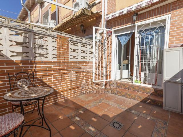 Casa en venta en Villanueva de la Torre. ADOSADO CON 4 DORMITORIOS EN EL CENTRO DE VILLANUEVA DE LA TORRE. Casas Villanueva de la.