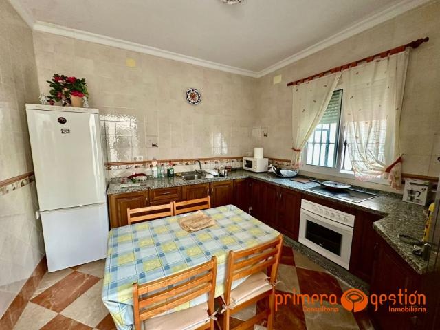 Casa en venta en Villanueva del Río y Minas. Casa en planta baja en Villanueva del Río.Dispone de 3 dormitorios, baño con bañera y ducha, cocina completamente amueblada, salón. Casas Villanueva del.