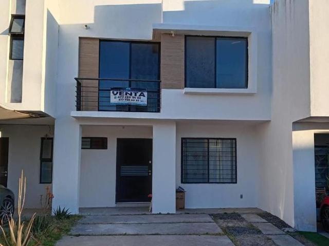 CASA EN VENTA EN VILLAS DE GUANAJUATO, GTO