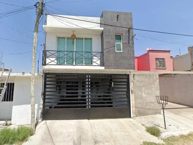 CASA EN VENTA EN VILLAS DE SANTIAGO, QUERÉTARO – 4 RECÁMARAS Y 270 M² DE CONSTRUCCIÓN