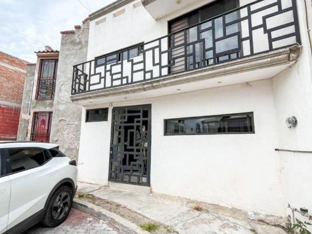 CASA EN VENTA EN VILLAS DEL AJEDREZ / EXCEDENTE DE TERRENO / 2 RECAMARAS / 1 BAÑO / REMODELADA