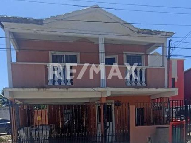 Casa en Venta en Villas del Real 1, Ensenada