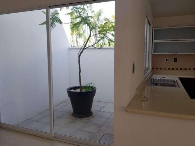 Casa en venta en Villas Palmira 3 Recamaras cochera techada privada seguridad casa club alberca