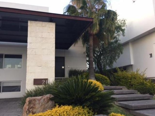 CASA EN VENTA EN VILLAS REGENCY JURICA PARA INVERSIONISTA
