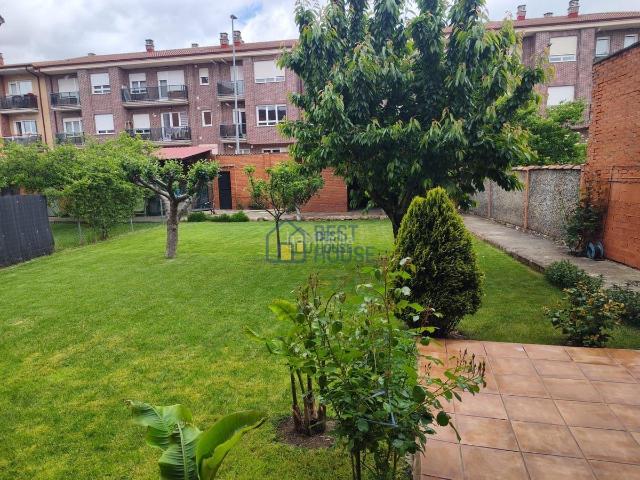 Casa en venta en Villaquilambre. Casa a la venta en Villaobispo. Casas.