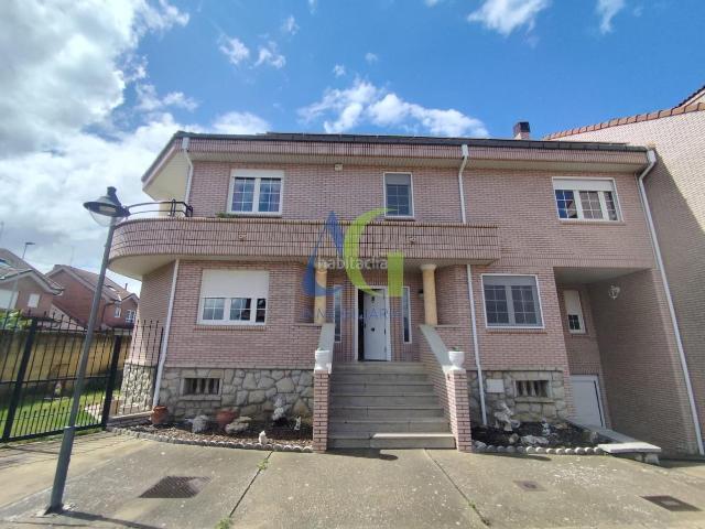 Casa en venta en Villaquilambre. Casas.