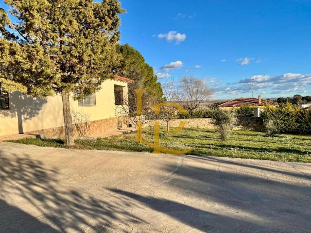 Casa en venta en Villar de Cañas. PRECIOSA CASA CON PISCINA Y 6000M2 DE TERRENO RODEADA DE NATURALEZA. Casas Villar de.