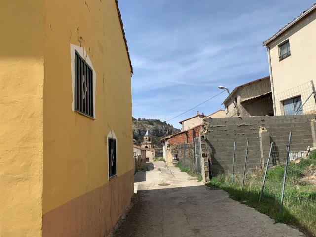 Casa en venta en Villar del Cobo. Oportunidad en Villar del Cobo. Casas Villar del.