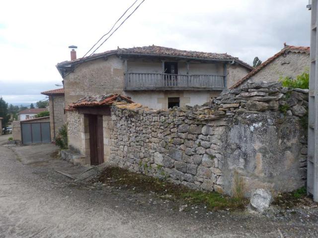 Casa en venta en Villarcayo de Merindad de Castilla la Vieja. CASA CON PATIO, COCHERA, Y HUERTO AL LADO DE VILLARCAYO. Casas Villarcayo de Merindad de Castilla la.