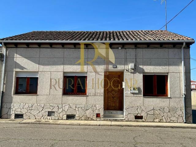 Casa en venta en Villarejo de Órbigo. VEGUELLINA DE ÓRBIGO: Casa acogedora con patio!. Casas Villarejo de.