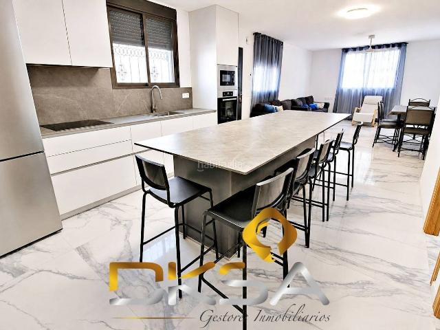 Casa en venta en Villarreal Vila real, Avenida Alemania Italia. PLANTA BAJA REFORMADA, ESQUINERA Y CON MUCHA LUZ EN VILAREAL. Casas Villarreal Vila.