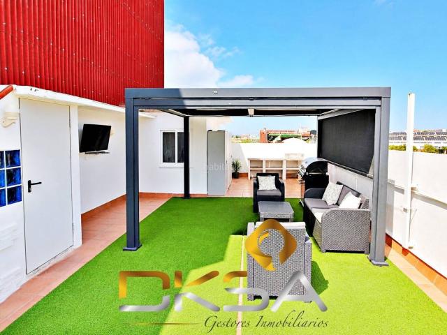 Casa en venta en Villarreal Vila real, Avenida Alemania Italia. 3 HABITACIONES, SUITE, TERRAZA Y BARBACOA AQUÍ ARRIBA SE VIVE MUY BIEN. Casas Villarreal Vila.