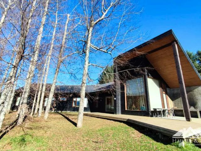 Casa en venta en Villarrica 4 dorm 4baños alto estandar de construccion | 4 dormitorios por 9500.00 en Villarrica