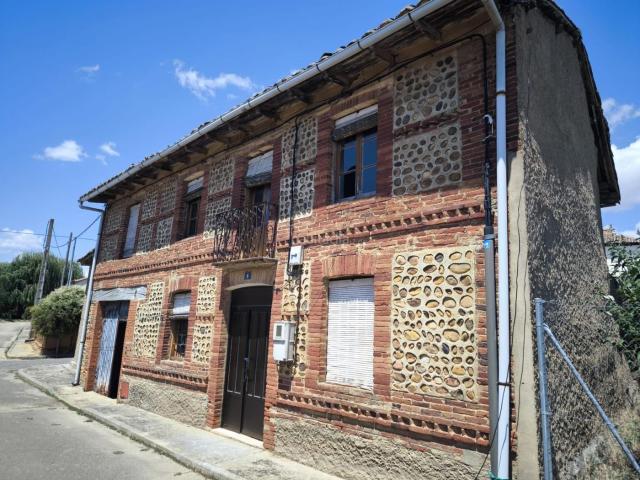 Casa en venta en Villaturiel. Casa en Calle Castrillova. Casas.