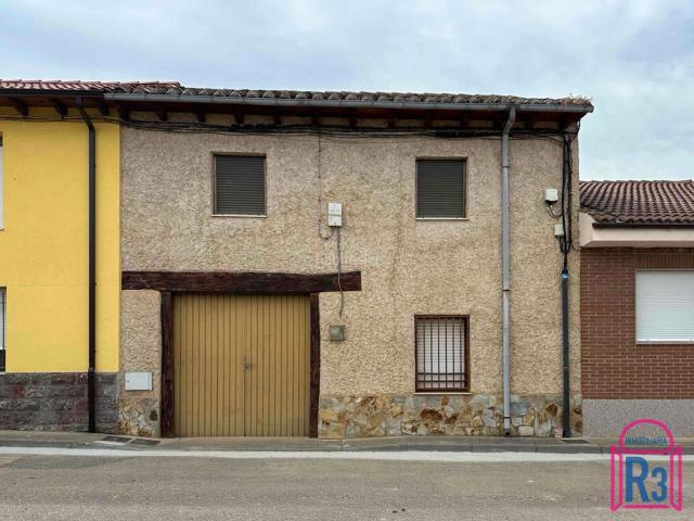Casa en venta en Villaturiel. Casa en el centro de Villaturiel. Casas.