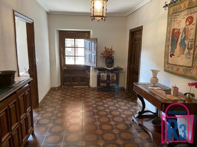 Casa en venta en Villaturiel. Casa señorial con patio ideal para casa rural. Casas.
