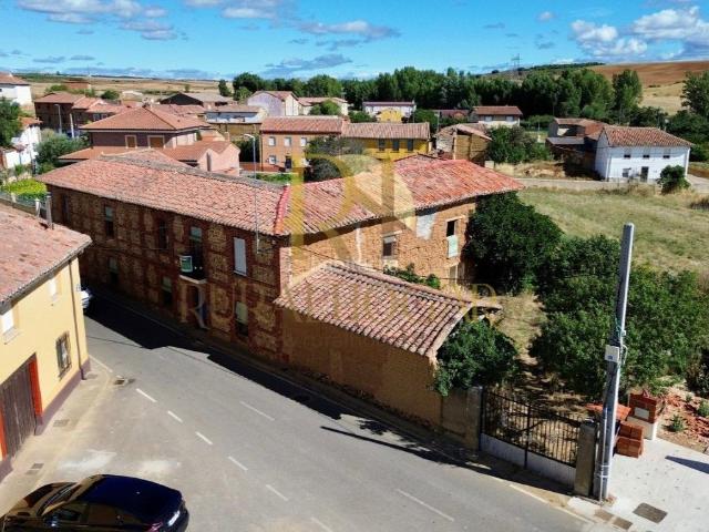 Casa en venta en Villaturiel. VALDESOGO DE ARRIBA Gran casa de Adobe a 15 minutos de León!. Casas.