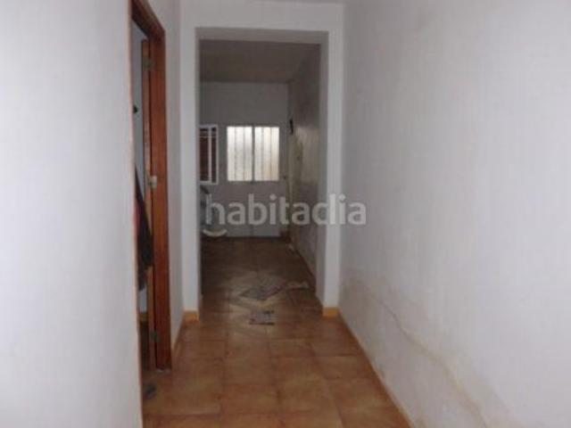 Casa en venta en Villaviciosa de Córdoba. La casa consta de 90 m2 con dos plantas, planta baja 1, 1 salón, cocina, baño, patio y trastero, planta alta 2 dormitorios, terraz. Casas Villaviciosa de.