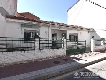 Avenida Principe de Asturias, Madrid, Pinares Llanos