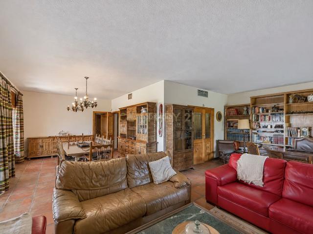 Casa en venta en Villaviciosa de Odón, El Bosque. Excepcional Chalet en Urbanización el Bosque, Amplitud, Privacidad y un Jardín Singular. Casas Villaviciosa de.