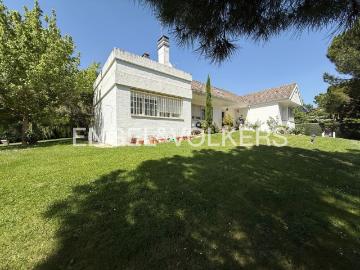 Casa en venta en Villaviciosa de Odón, El Bosque. Excepcional chalet independiente en El Bosque. Casas Villaviciosa de.