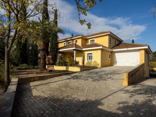 Casa en venta en Villaviciosa de Odón, El Bosque. Exclusividad y Lujo en Villaviciosa de Odón Una Propiedad Incomparable. Un oasis de privacidad y tranquilidad en una parcela d. Casas Villaviciosa.