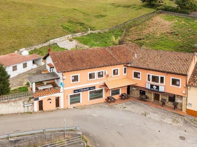 Casa en venta en Villaviciosa, Quintes Arroes. CASA TRADICIONAL CON TRES VIVIENDAS Y ANTIGUO LOCAL HOSTELERO EN ARROES, VILLAVICIOSA. Casas.