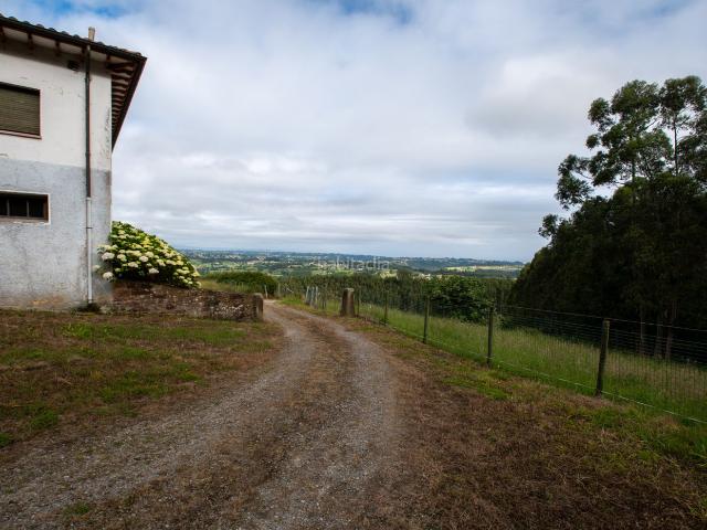 Casa en venta en Villaviciosa, San Justo Bedriñana. Venta de casa de cuatro dormitorios con vistas al mar en El GobernadorVillaviciosa. Casas.