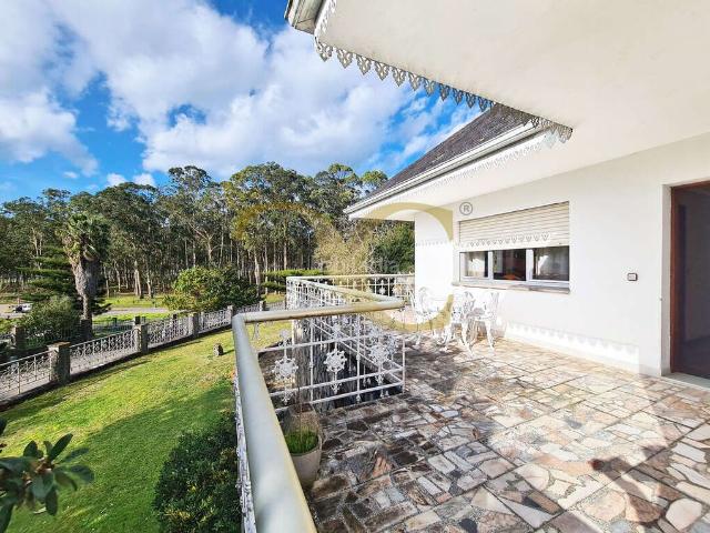 Casa en venta en Villaviciosa, Selorio Tornón. Chalet en primera línea de Playa de Rodiles con acceso privado. Casas.