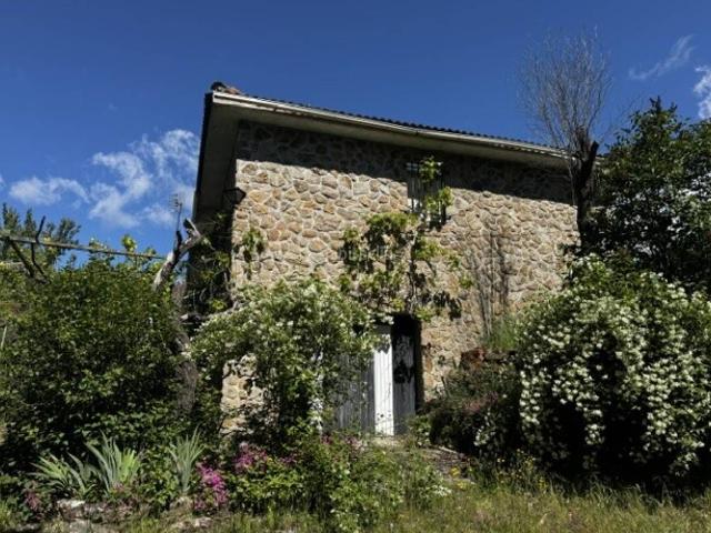 Casa en venta en Villavieja del Lozoya. Casa con Parcela, piscina y garaje. Casas Villavieja del.
