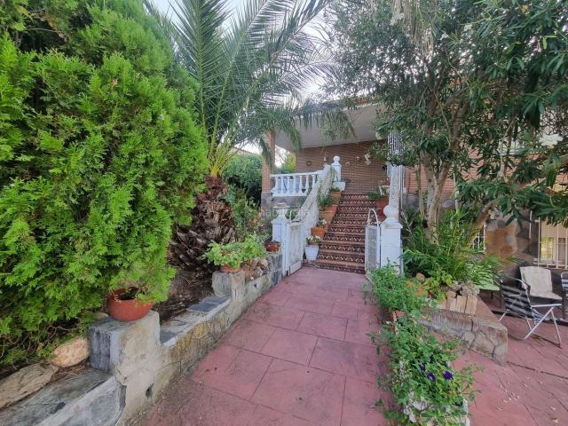 Casa en venta en Viso de San Juan El. Chalet independiente en la urbanización Valseco. El Viso de San Juan Parcela de 1.400 m Vivienda de 320 m. Casas Viso de San Juan.