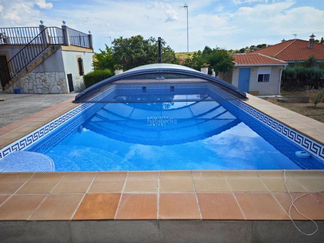 Casa en venta en Viso de San Juan El. ESPECTACULAR CHALET INDEPENDIENTE CON PISCINA EN CASTILLO DE OLMOS. Casas Viso de San Juan.